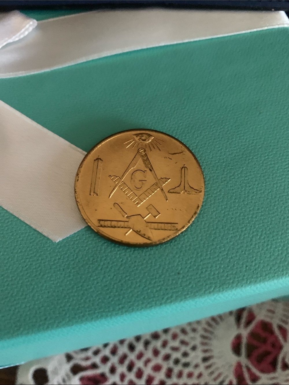 Gold Freemason Challenge Coin - Decorative Collectible